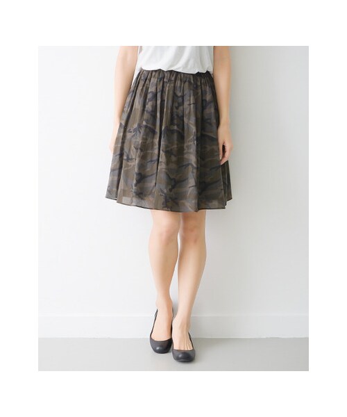 URBAN RESEARCH DOORS（アーバンリサーチドアーズ）の「カモフラギャザースカート（スカート・レディース・カーキ/ブラウン・one）」の6枚目の写真