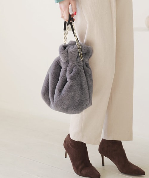 DHOLIC(ディーホリック)の「2WAYファー巾着ミニバッグ(ショルダーバッグ・レディース・グレー/ベージュ/レッド/ブルー・FREE)」の1枚目の写真