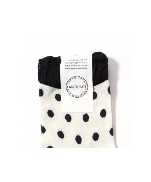 ANTIPAST（アンティパスト）の「ANTIPAST ドット柄ショート丈ソックス（レッグウェア・レディース・ブラック/ホワイト・フリー）」の3枚目の写真