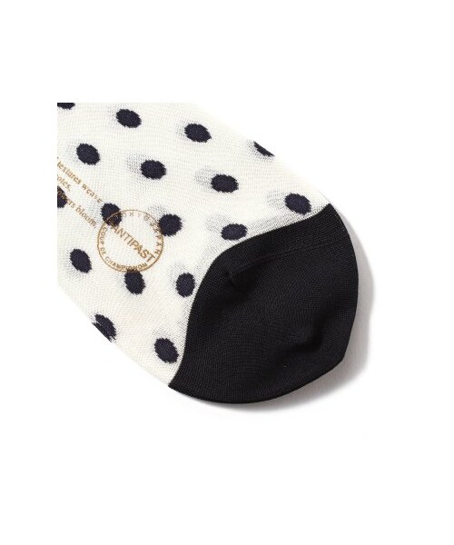 ANTIPAST（アンティパスト）の「ANTIPAST ドット柄ショート丈ソックス（レッグウェア・レディース・ブラック/ホワイト・フリー）」の4枚目の写真