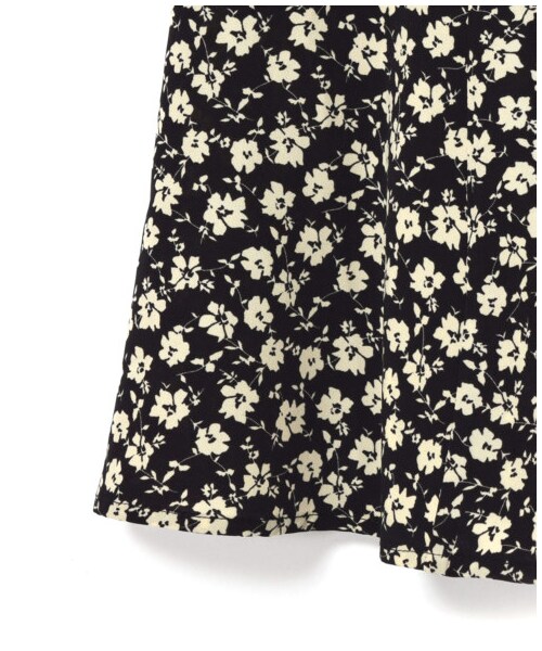 w closet(ダブルクローゼット)の「花柄プリントマーメイドスカート(スカート・レディース・オフホワイト/ベージュ/ブラック・FREE)」の10枚目の写真