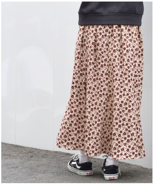 w closet(ダブルクローゼット)の「花柄プリントマーメイドスカート(スカート・レディース・オフホワイト/ベージュ/ブラック・FREE)」の21枚目の写真