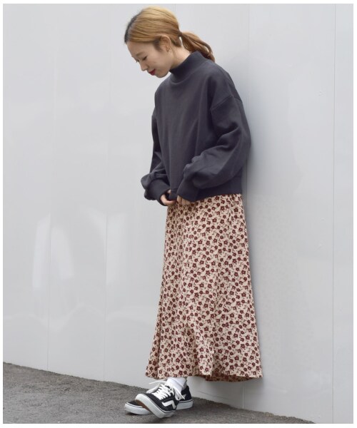 w closet(ダブルクローゼット)の「花柄プリントマーメイドスカート(スカート・レディース・オフホワイト/ベージュ/ブラック・FREE)」の19枚目の写真