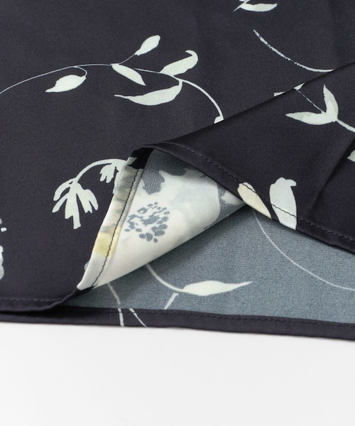 URBAN RESEARCH DOORS(アーバンリサーチドアーズ)の「モノトーンフラワードロストワンピース(ワンピース/ドレス・レディース・IVORY/NAVY・one)」の19枚目の写真