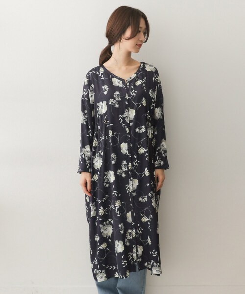 URBAN RESEARCH DOORS(アーバンリサーチドアーズ)の「モノトーンフラワードロストワンピース(ワンピース/ドレス・レディース・IVORY/NAVY・one)」の9枚目の写真