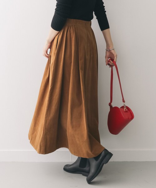 URBAN RESEARCH DOORS(アーバンリサーチドアーズ)の「コーデュロイロングフレアスカート(スカート・レディース・CAMEL/BLUE GREEN/GREGE・one)」の4枚目の写真