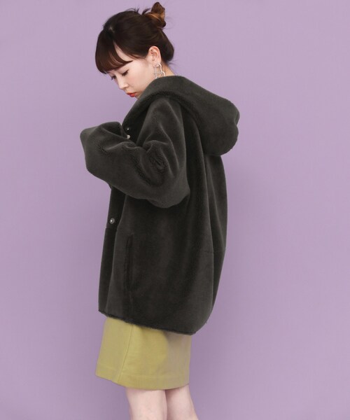 KBF（ケイビーエフ）の「リバーシブルムートンフードジャケット（ジャケット/アウター・レディース・BEIGE/OFF/CHARCOAL・one）」の9枚目の写真