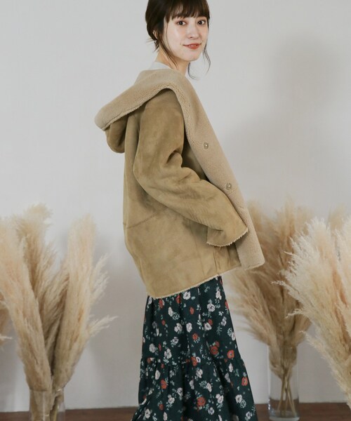 KBF（ケイビーエフ）の「リバーシブルムートンフードジャケット（ジャケット/アウター・レディース・BEIGE/OFF/CHARCOAL・one）」の11枚目の写真