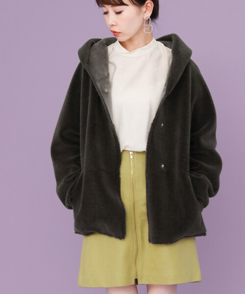 KBF（ケイビーエフ）の「リバーシブルムートンフードジャケット（ジャケット/アウター・レディース・BEIGE/OFF/CHARCOAL・one）」の8枚目の写真