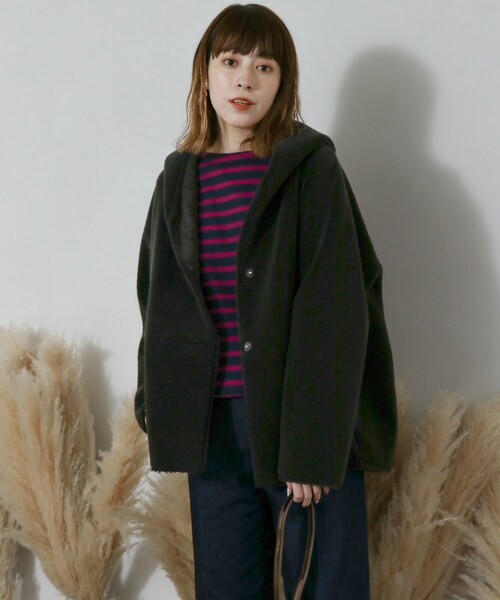 KBF（ケイビーエフ）の「リバーシブルムートンフードジャケット（ジャケット/アウター・レディース・BEIGE/OFF/CHARCOAL・one）」の3枚目の写真