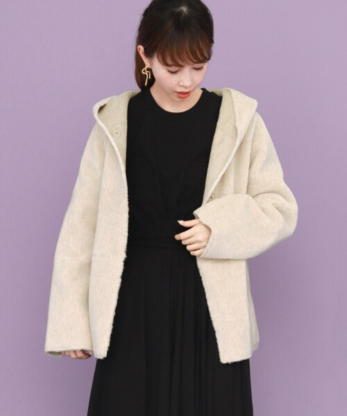 KBF（ケイビーエフ）の「リバーシブルムートンフードジャケット（ジャケット/アウター・レディース・BEIGE/OFF/CHARCOAL・one）」の5枚目の写真