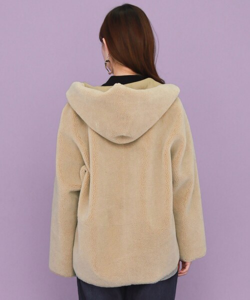KBF（ケイビーエフ）の「リバーシブルムートンフードジャケット（ジャケット/アウター・レディース・BEIGE/OFF/CHARCOAL・one）」の19枚目の写真