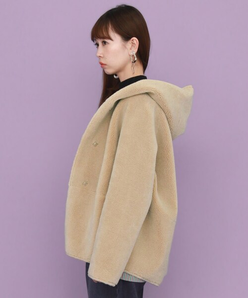 KBF（ケイビーエフ）の「リバーシブルムートンフードジャケット（ジャケット/アウター・レディース・BEIGE/OFF/CHARCOAL・one）」の18枚目の写真