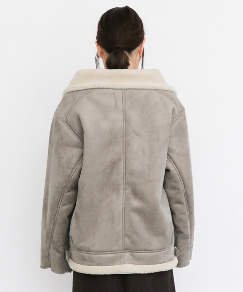 KBF(ケイビーエフ)の「ムスタンBIGジャケット(ジャケット/アウター・レディース・L/BEIGE/GRAY・one)」の5枚目の写真