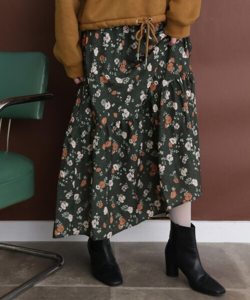 KBF（ケイビーエフ）の「フラワープリントロングスカート（スカート・レディース・D.GREEN/IVORY・one）」の2枚目の写真