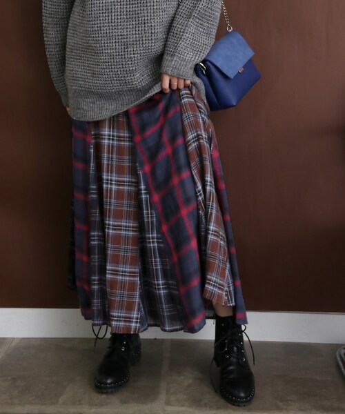 KBF（ケイビーエフ）の「MIXチェックフレアスカート（スカート・レディース・KHAKI mix/BLUE mix・one）」の2枚目の写真