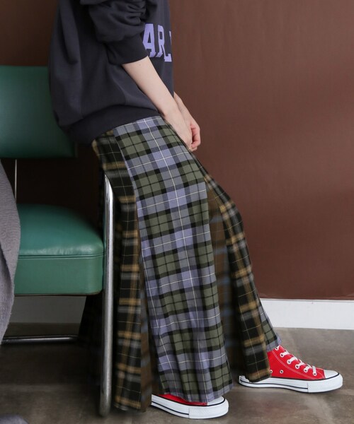 KBF（ケイビーエフ）の「MIXチェックフレアスカート（スカート・レディース・KHAKI mix/BLUE mix・one）」の3枚目の写真