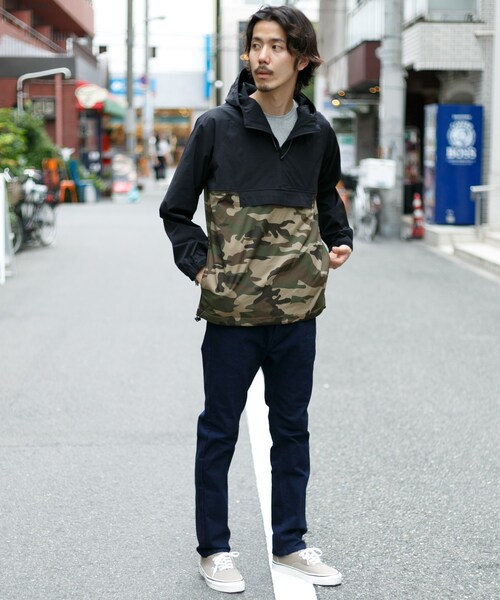 URBAN RESEARCH Sonny Label（アーバンリサーチサニーレーベル）の「マルチファンクションパッカブルアノラックパーカー（トップス・メンズ・ブラック/ブルー×グリーン/ブラック×カモ/キャメル×ネイビー・M/L）」の12枚目の写真