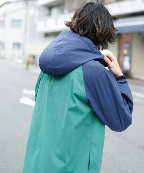 URBAN RESEARCH Sonny Label（アーバンリサーチサニーレーベル）の「マルチファンクションパッカブルアノラックパーカー（トップス・メンズ・ブラック/ブルー×グリーン/ブラック×カモ/キャメル×ネイビー・M/L）」の9枚目の写真