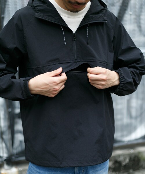 URBAN RESEARCH Sonny Label（アーバンリサーチサニーレーベル）の「マルチファンクションパッカブルアノラックパーカー（トップス・メンズ・ブラック/ブルー×グリーン/ブラック×カモ/キャメル×ネイビー・M/L）」の6枚目の写真