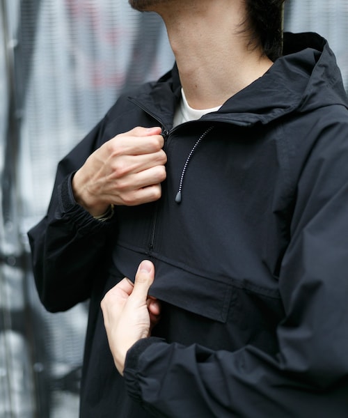 URBAN RESEARCH Sonny Label（アーバンリサーチサニーレーベル）の「マルチファンクションパッカブルアノラックパーカー（トップス・メンズ・ブラック/ブルー×グリーン/ブラック×カモ/キャメル×ネイビー・M/L）」の5枚目の写真