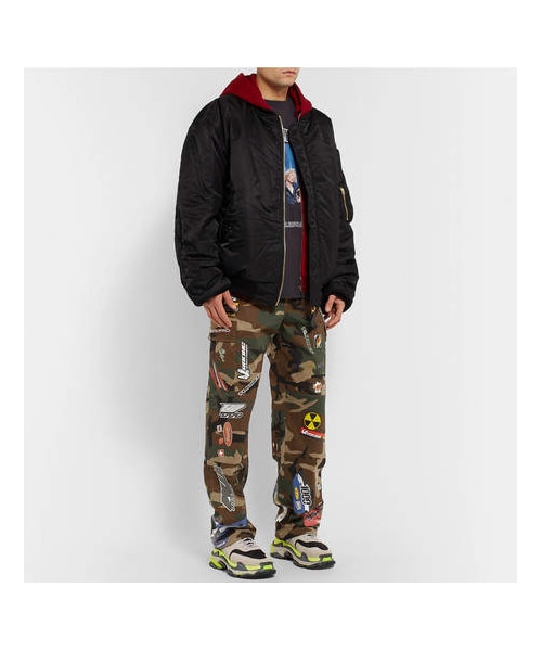 VETEMENTS(ヴェトモン)の「Vetements Chain-Embellished Appliquéd Camouflage-Print Cotton-Twill Trousers(その他パンツ・メンズ・Green・L/S/M)」の3枚目の写真