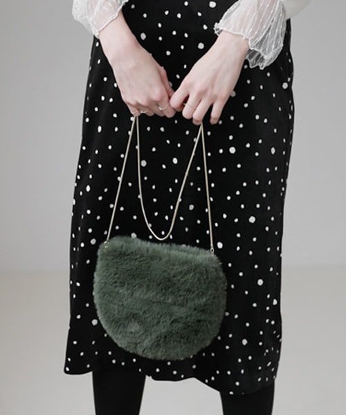 DHOLIC（ディーホリック）の「2WAYファーハーフムーンバッグ（ショルダーバッグ・レディース・グレー/グリーン/ベージュ/ホワイト/ブラック/ブルー/ピンク・FREE）」の5枚目の写真