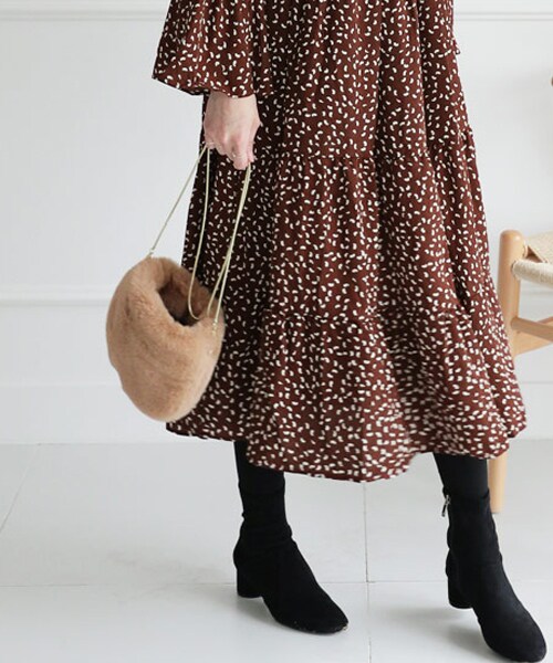 DHOLIC（ディーホリック）の「2WAYファーハーフムーンバッグ（ショルダーバッグ・レディース・グレー/グリーン/ベージュ/ホワイト/ブラック/ブルー/ピンク・FREE）」の4枚目の写真