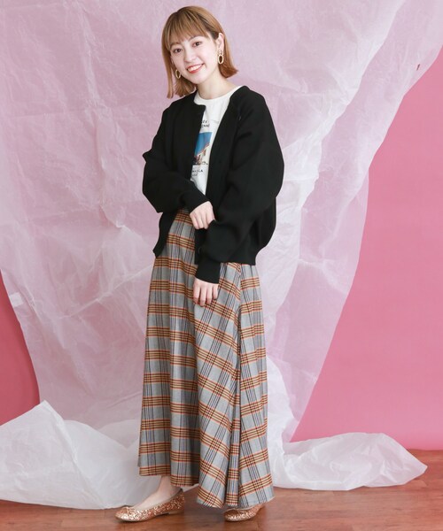KBF(ケイビーエフ)の「BIGボタンクルーネックカーディガン(トップス・レディース・ORANGE/BEIGE/BLACK・one)」の5枚目の写真