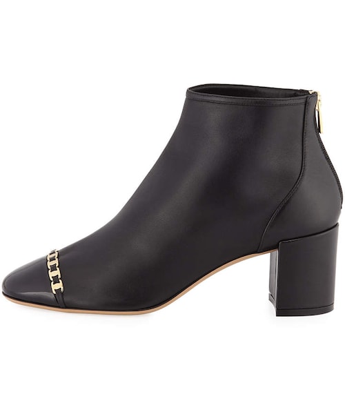 FERRAGAMO（フェラガモ）の「Salvatore Ferragamo Atri Cap-Toe Booties with Mini Buckles（ブーツ・レディース・Black・5.5c / 35.5eu/7c / 37eu/6.5c / 36.5eu/8.5c / 38.5eu/5c / 35eu/11c / 41eu/7.5c / 37.5eu/8c / 38eu/9c / 39eu）」の2枚目の写真