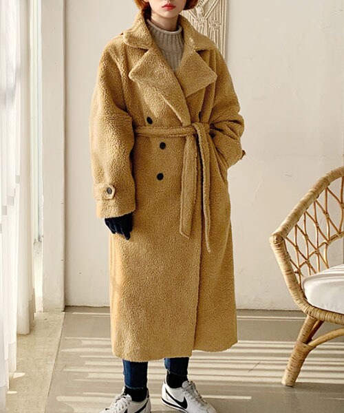 DHOLIC(ディーホリック)の「ストラップSETボアダブルボタンコート(ダウンジャケット/コート・レディース・ベージュ/グレー・FREE)」の1枚目の写真