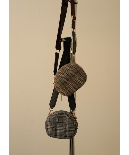 N WITH.（エヌウィズ）の「チェック柄ポシェット（ショルダーバッグ・レディース・ブラウン/ブラック・F）」の2枚目の写真