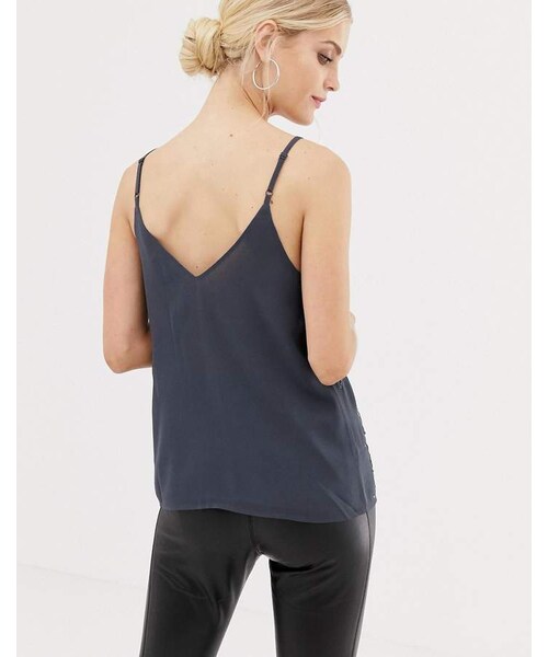 Oasis（オアシス）の「Oasis cami top with star embellishment in gray（キャミソール）」 WEAR