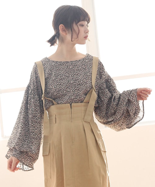 Crisp（クリスプ）の「【WEB限定】ボリュームフラワーブラウス（シャツ/ブラウス・レディース・アイボリー/ブラック・FREE）」の2枚目の写真