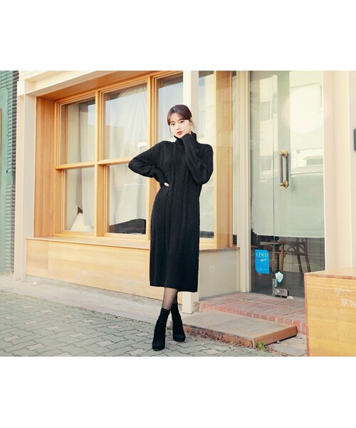 HOTPING（ホッピン）の「バックスリットタートルニットワンピース（ワンピース・レディース・White/Black・フリーサイズ）」の2枚目の写真