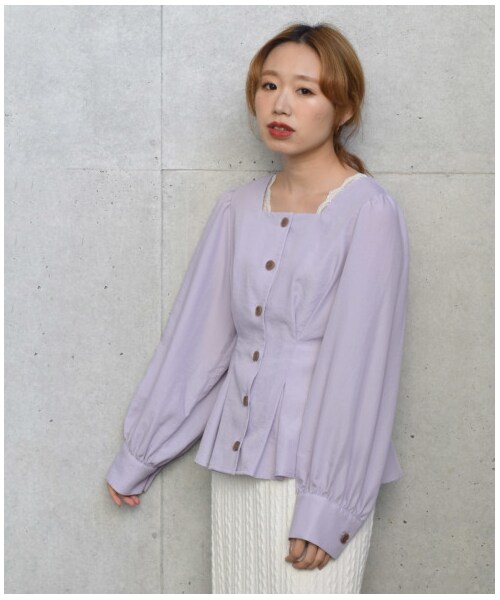 w closet（ダブルクローゼット）の「スパンブロードウエストタックブラウス（トップス・レディース・オフホワイト/ベージュ/ラベンダー/Sグレー・FREE）」の7枚目の写真