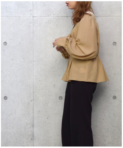 w closet（ダブルクローゼット）の「スパンブロードウエストタックブラウス（トップス・レディース・オフホワイト/ベージュ/ラベンダー/Sグレー・FREE）」の20枚目の写真