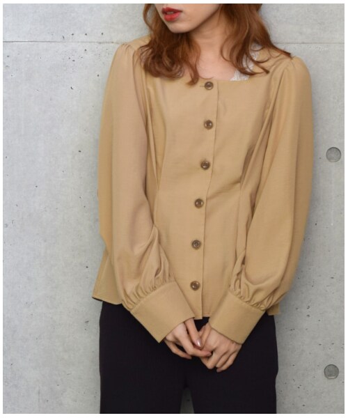 w closet（ダブルクローゼット）の「スパンブロードウエストタックブラウス（トップス・レディース・オフホワイト/ベージュ/ラベンダー/Sグレー・FREE）」の6枚目の写真