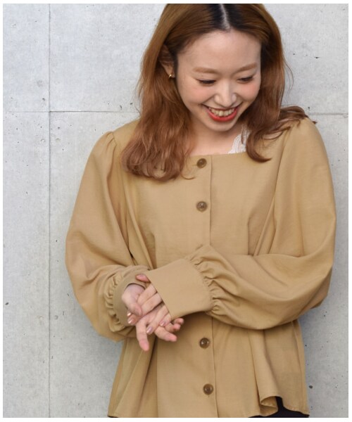 w closet（ダブルクローゼット）の「スパンブロードウエストタックブラウス（トップス・レディース・オフホワイト/ベージュ/ラベンダー/Sグレー・FREE）」の22枚目の写真