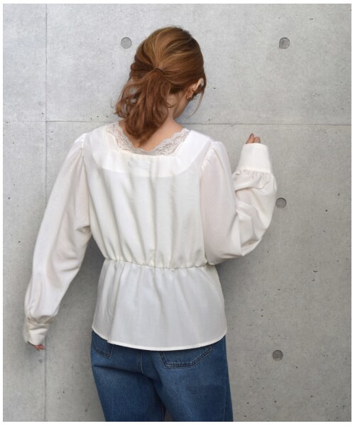 w closet（ダブルクローゼット）の「スパンブロードウエストタックブラウス（トップス・レディース・オフホワイト/ベージュ/ラベンダー/Sグレー・FREE）」の16枚目の写真