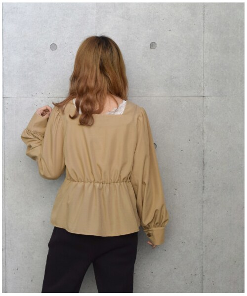 w closet（ダブルクローゼット）の「スパンブロードウエストタックブラウス（トップス・レディース・オフホワイト/ベージュ/ラベンダー/Sグレー・FREE）」の21枚目の写真