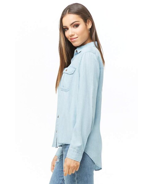 FOREVER 21（フォーエバー トゥエンティーワン）の「Forever 21 High-Low Chambray Shirt（シャツ/ブラウス・レディース・Blue・Small/Medium/Large）」の4枚目の写真