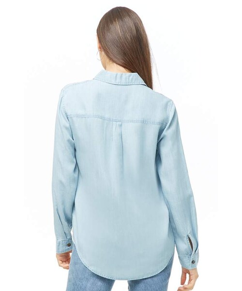 FOREVER 21（フォーエバー トゥエンティーワン）の「Forever 21 High-Low Chambray Shirt（シャツ/ブラウス・レディース・Blue・Small/Medium/Large）」の2枚目の写真
