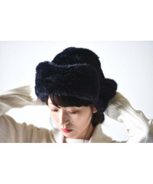 FLAG by ALEXIA STAM（フラッグバイアリシアスタン）の「KAIKI ファーロシアン帽（ニットキャップ/ビーニー・レディース・ブラック/ブルー/ベージュ・F）」の3枚目の写真