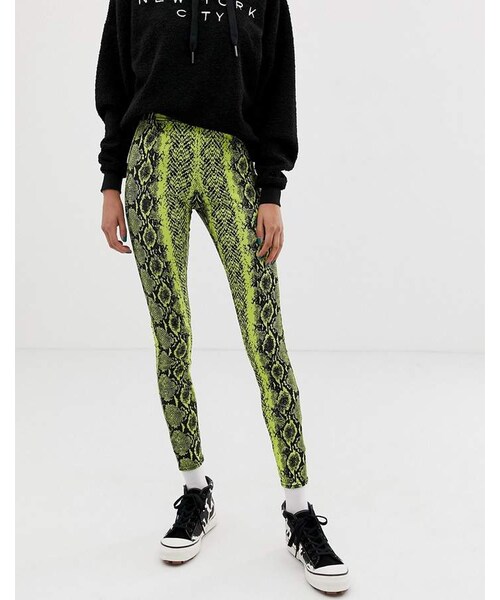 New look（ニュールック）の「New Look leggings in neon snake print（レギンス/スパッツ・レディース・Yellow・Us 14/Us 6/Us 2/Us 4/Us 0/Us 8/Us 10/Us 12）」の3枚目の写真
