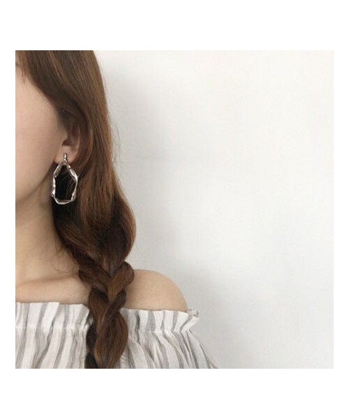 copine（コピン）の「再入荷!変形リングピアス【クリックポスト対象商品】（ピアス（両耳用）・レディース・その他）」の4枚目の写真