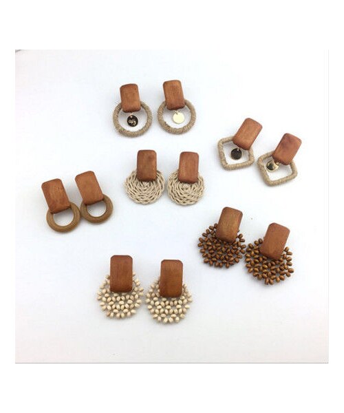 copine(コピン)の「ウッドデザインピアス(6デザイン)【クリックポスト対象商品】(ピアス(両耳用)・レディース・その他)」の1枚目の写真