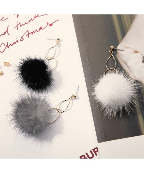 HOTPING(ホッピン)の「リングファーピアス(ピアス(両耳用)・レディース・White/Black/Grey・フリーサイズ)」の2枚目の写真