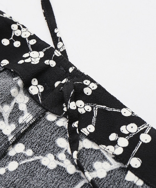 IENA（イエナ）の「ROUJE Cherry fleurs GLORIA（スカート・ブラック/34/36/38/40）」の15枚目の写真