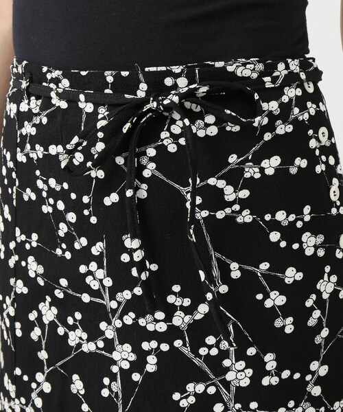 IENA（イエナ）の「ROUJE Cherry fleurs GLORIA（スカート・ブラック/34/36/38/40）」の12枚目の写真